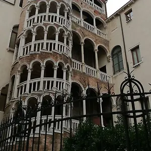 Alloggi Scala Del Bovolo Venecia